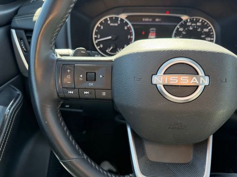 Certified 2025 Nissan Rogue SV FWD image 18