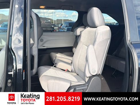 Certified 2025 Toyota Sienna LE FWD image 11