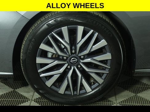 Used 2025 Nissan Altima 2.5 SV FWD image 7