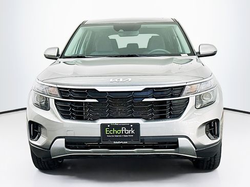 Used 2024 Kia Seltos LX image 2