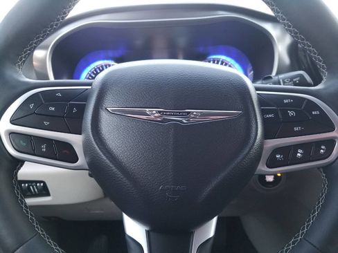 Certified 2024 Chrysler Pacifica Touring-L image 36