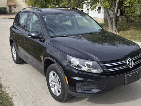 Used 2017 Volkswagen Tiguan S image 12