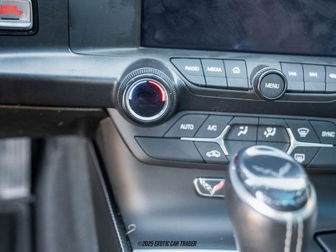 Used 2019 Chevrolet Corvette Stingray Coupe w/ Carbon Flash Badge Package image 48