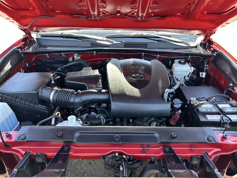 Used 2020 Toyota Tacoma TRD Off-Road w/ Advanced Technology Package AWD/4WD image 29