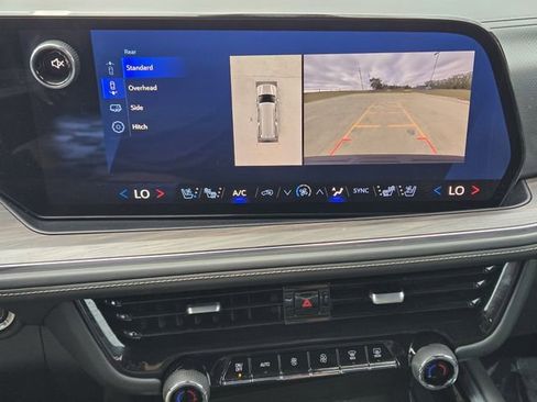 Used 2025 Chevrolet Suburban Premier image 17