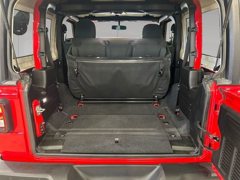 Used 2022 Jeep Wrangler Sport AWD/4WD image 19