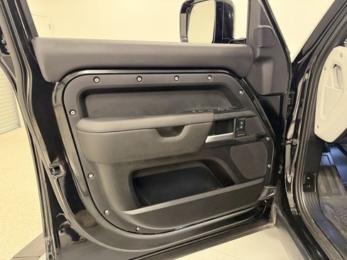 Used 2025 Land Rover Defender 110 S image 34