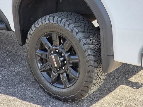 Used 2025 GMC Sierra 2500 AT4 w/ AT4 Premium Plus Package AWD/4WD image 8