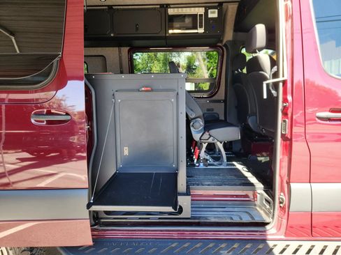 Used 2024 Mercedes-Benz Sprinter 2500 image 35