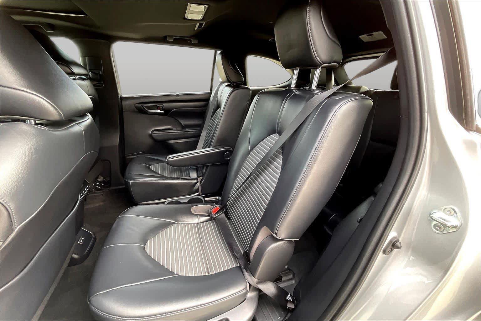 Used 2023 Toyota Highlander XSE FWD image 21