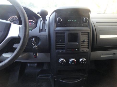 Used 2010 Dodge Grand Caravan FWD image 13