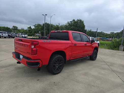 Used 2024 Chevrolet Silverado 1500 Custom w/ Dark Appearance Package AWD/4WD image 5