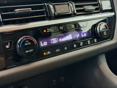 Used 2025 Nissan Pathfinder SV FWD image 17