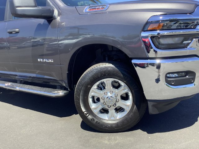 Used 2025 RAM 2500 Big Horn AWD/4WD image 3