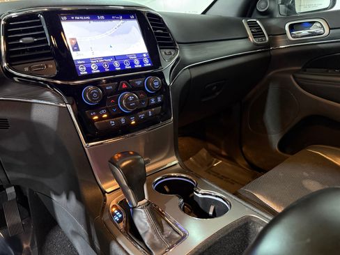 Used 2020 Jeep Grand Cherokee Limited w/ Luxury Group II image 24