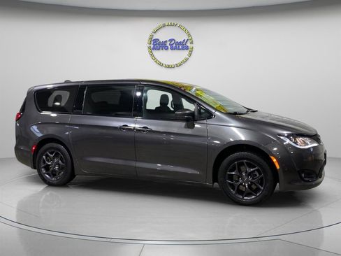 Used 2018 Chrysler Pacifica Touring Plus w/ S Appearance Package image 7
