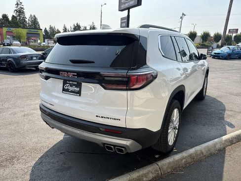 Used 2024 GMC Acadia Elevation AWD/4WD image 9