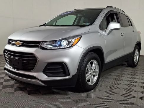 Used 2019 Chevrolet Trax LT w/ LT Convenience Package FWD image 6