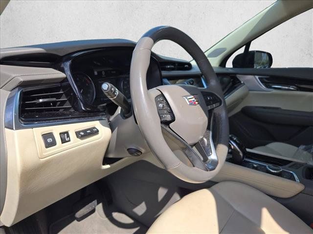 Used 2023 Cadillac XT6 Premium Luxury w/ Technology Package FWD image 8