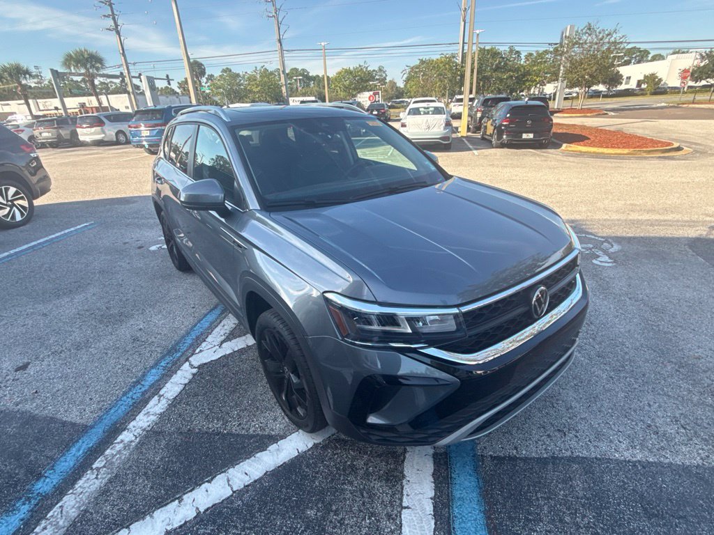 Certified 2024 Volkswagen Taos SE w/ Panoramic Sunroof Package FWD image 6