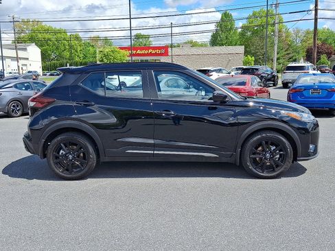 Certified 2023 Nissan Kicks SR w/ SR Premium Package FWD image 9