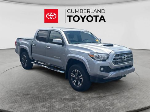 Used 2017 Toyota Tacoma TRD Sport w/ Premium & Technology Package AWD/4WD image 7