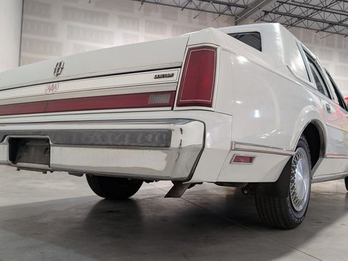 Used 1988 Lincoln Town Car RWD image 13