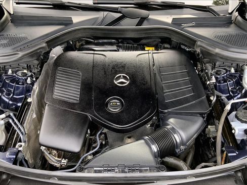 Used 2024 Mercedes-Benz GLC 300 4MATIC image 32