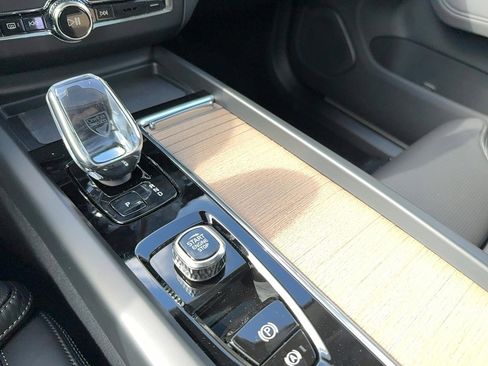 New 2026 Volvo XC60 B5 Ultra w/ Climate Package image 24