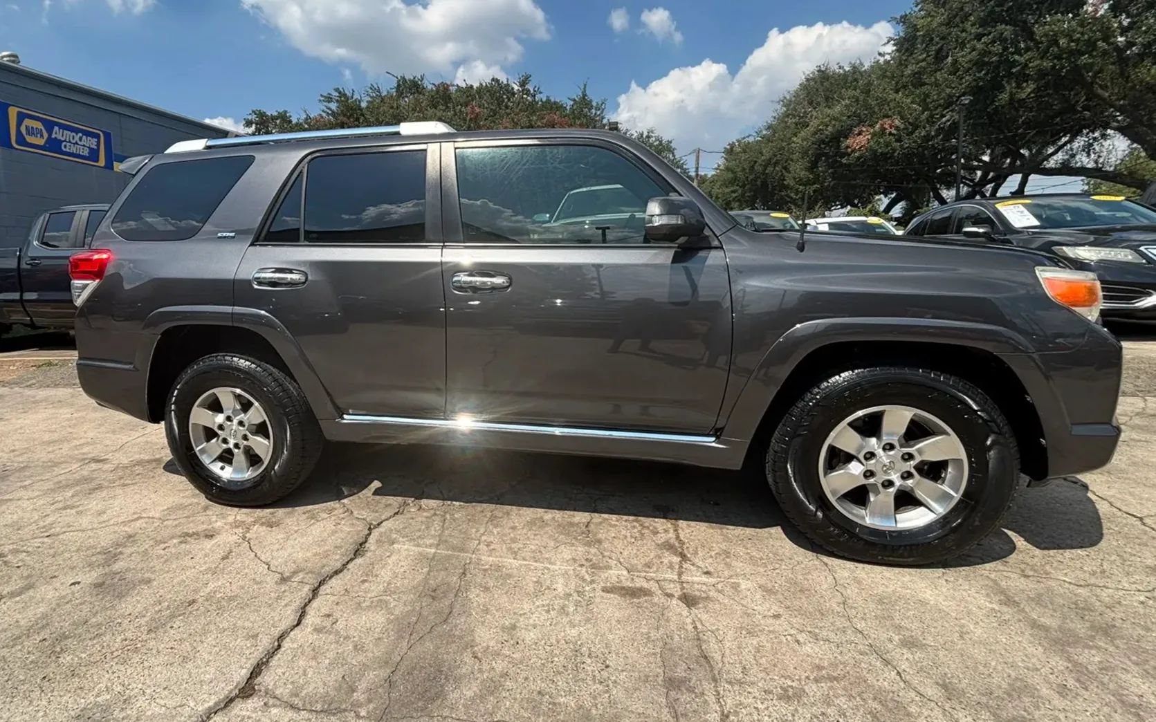 Used 2011 Toyota 4Runner SR5 w/ Premium Pkg w/Leather RWD image 8