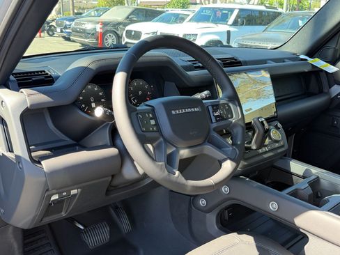 New 2026 Land Rover Defender 110 X-Dynamic SE AWD/4WD image 4