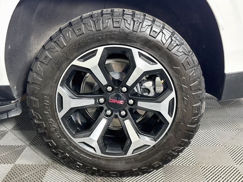 Used 2025 GMC Yukon XL AT4 w/ LPO, Floor Liner Package AWD/4WD image 44