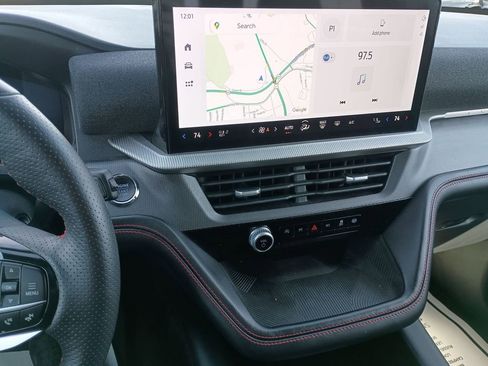 Used 2025 Ford Explorer ST-Line w/ ST-Line Street Pack image 24