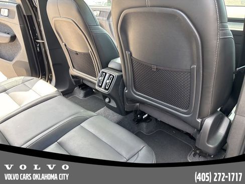 Used 2025 Volvo XC40 B5 Plus image 18