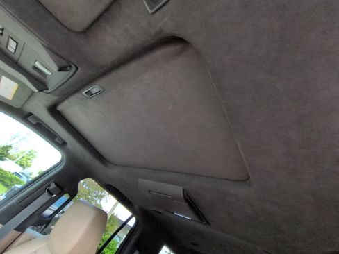 Used 2018 Cadillac Escalade Platinum RWD image 20