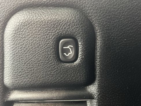 Used 2019 Jeep Grand Cherokee Altitude AWD/4WD image 31