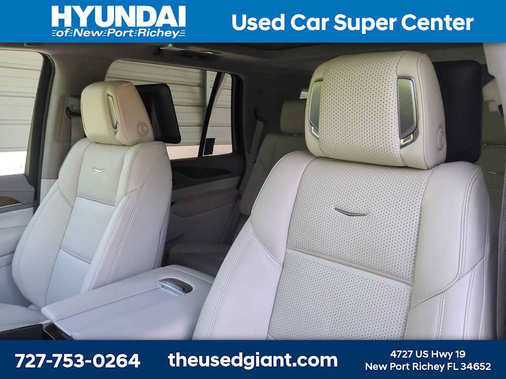 Used 2024 Cadillac Escalade Premium Luxury Platinum w/ Heavy-Duty Trailer Package AWD/4WD image 7