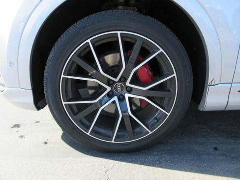 Used 2021 Audi Q8 Premium Plus image 18