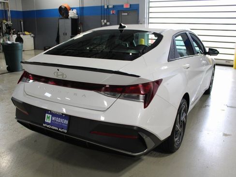 Used 2025 Hyundai Elantra Sport image 40