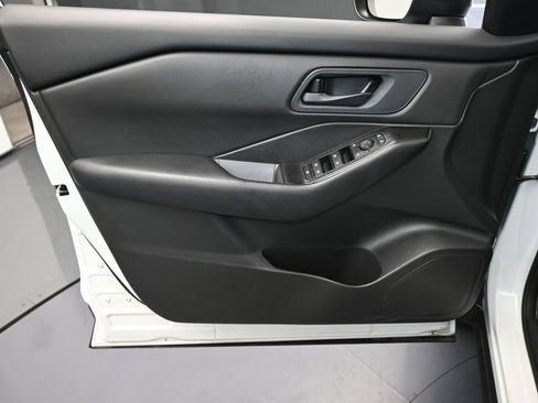 Used 2024 Nissan Rogue S image 12