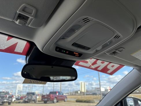 Used 2024 Buick Envision Sport Touring image 21