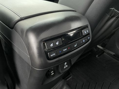 Used 2023 Hyundai Palisade Calligraphy image 30