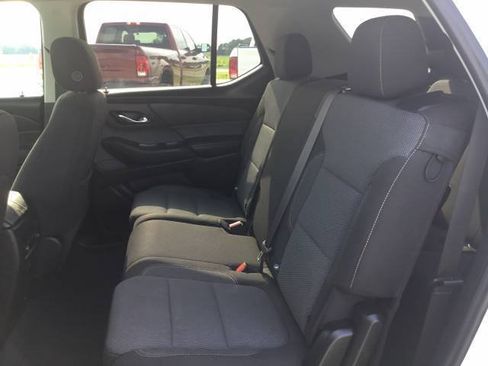 Used 2021 Chevrolet Traverse LS FWD image 12