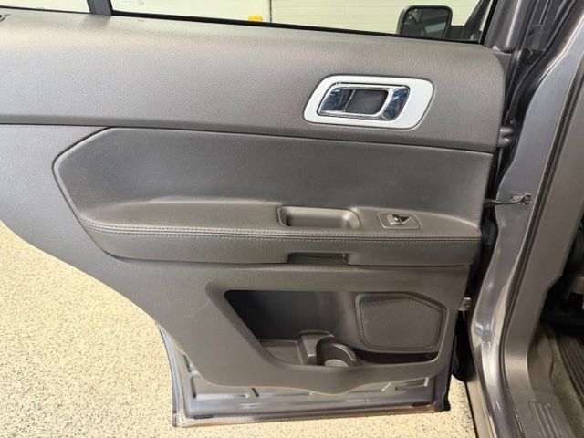Used 2014 Ford Explorer XLT w/ Equipment Group 201A AWD/4WD image 26