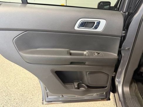 Used 2014 Ford Explorer XLT w/ Equipment Group 201A AWD/4WD image 26
