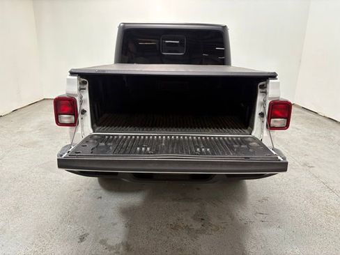 Used 2023 Jeep Gladiator Sport image 10
