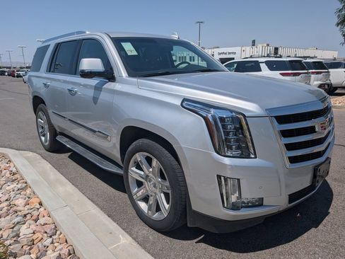Used 2015 Cadillac Escalade Luxury AWD/4WD image 4