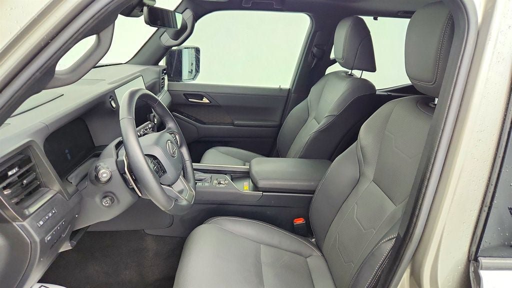 Used 2024 Lexus GX 550 w/ Cold Area Package AWD/4WD image 18
