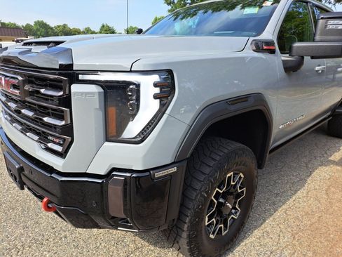 Used 2024 GMC Sierra 2500 AT4X AWD/4WD image 23