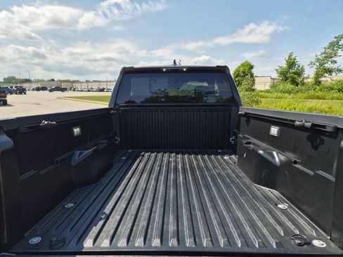 Used 2025 Toyota Tacoma SR AWD/4WD image 11